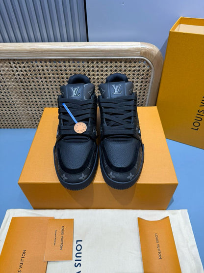 Tênis Casual Couro Preto Detalhe Lateral