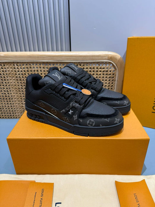 Tênis Casual Couro Preto Detalhe Lateral