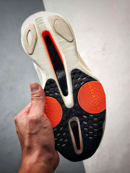 Tênis Running Malha Branco Detalhe Preto e Laranja