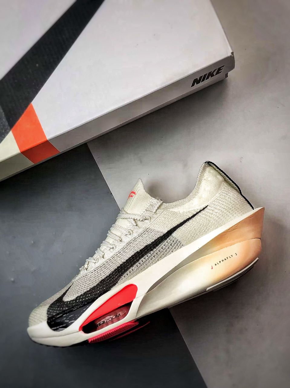 Tênis Running Malha Branco Detalhe Preto e Laranja