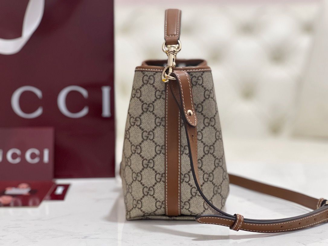 Bolsa Pequena Couro Letras Entrelaçadas Small