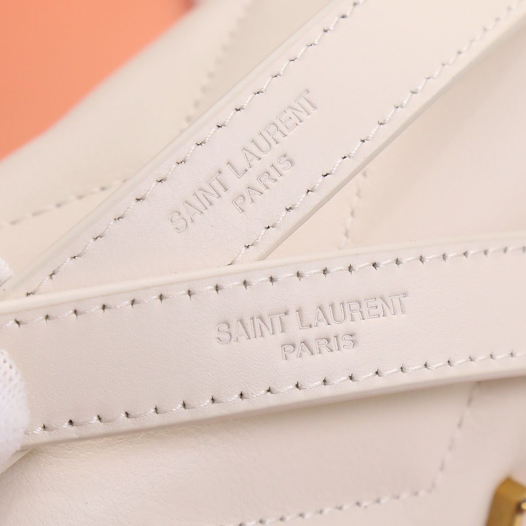 Bolsa Satchel Couro Branco Corrente Dourada