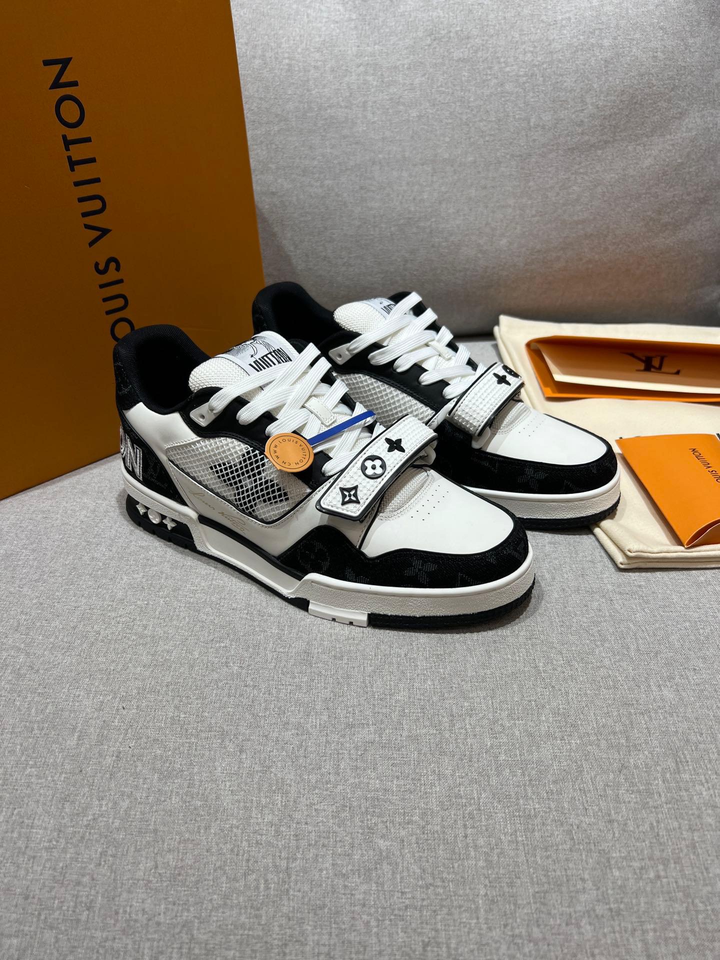 Tênis Couro Denim Padrão Monograma Geométrico Preto Branco com Velcro