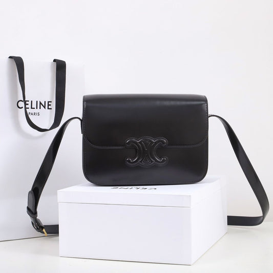 Bolsa Estruturada Couro Cinza Chumbo Fechamento Placa Retangular