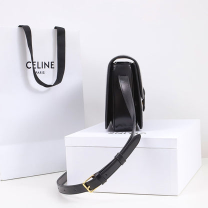 Bolsa Estruturada Couro Cinza Chumbo Fechamento Placa Retangular
