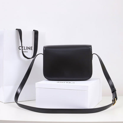 Bolsa Estruturada Couro Cinza Chumbo Fechamento Placa Retangular