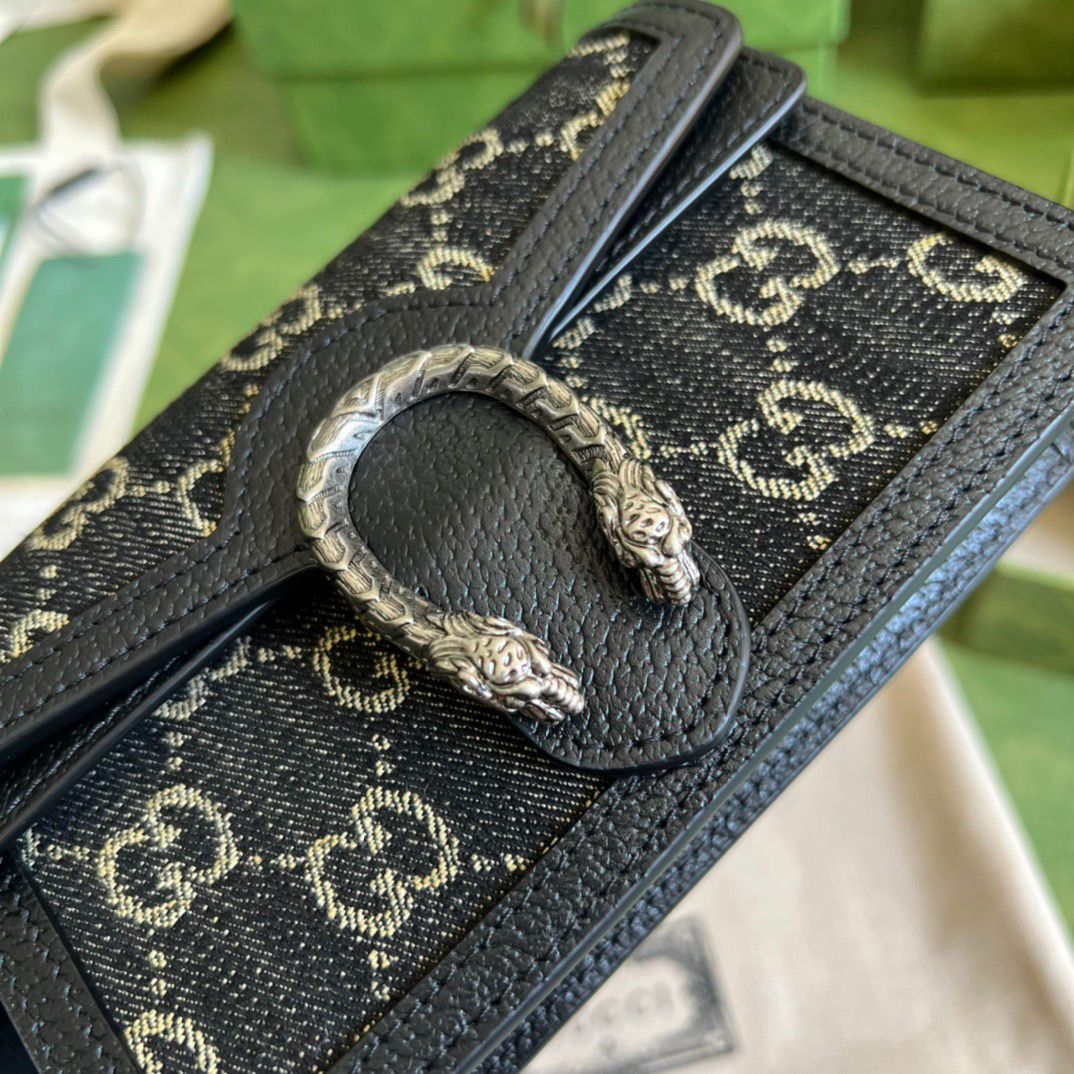 Bolsa Mini Couro Preto Pala Frontal com Medalhão
