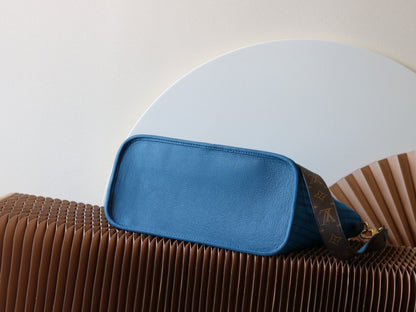 Bolsa Tote Couro Padrão Monograma Geométrico Azul Gaston com Alça Ajustável