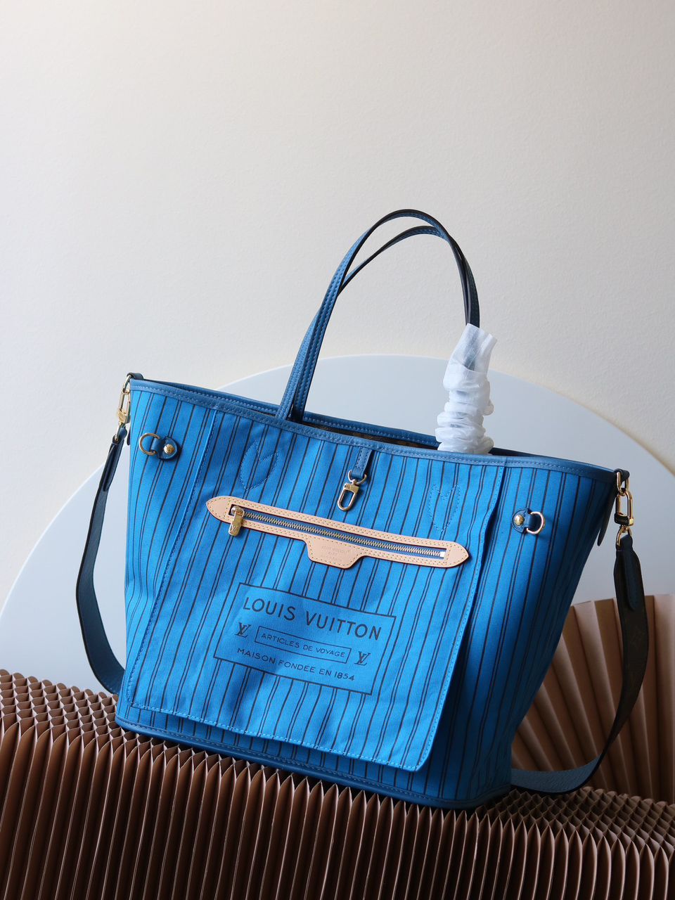 Bolsa Tote Couro Padrão Monograma Geométrico Azul Gaston com Alça Ajustável