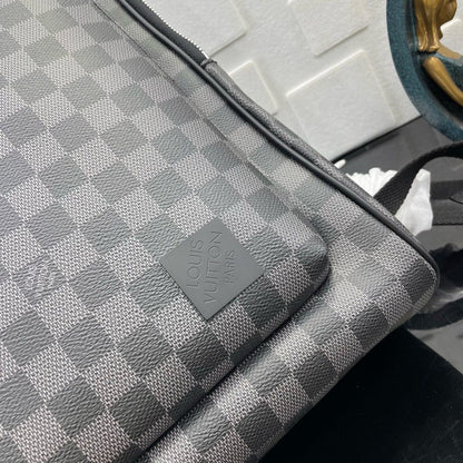 Mochila Padrão Xadrez Cinza Grafite