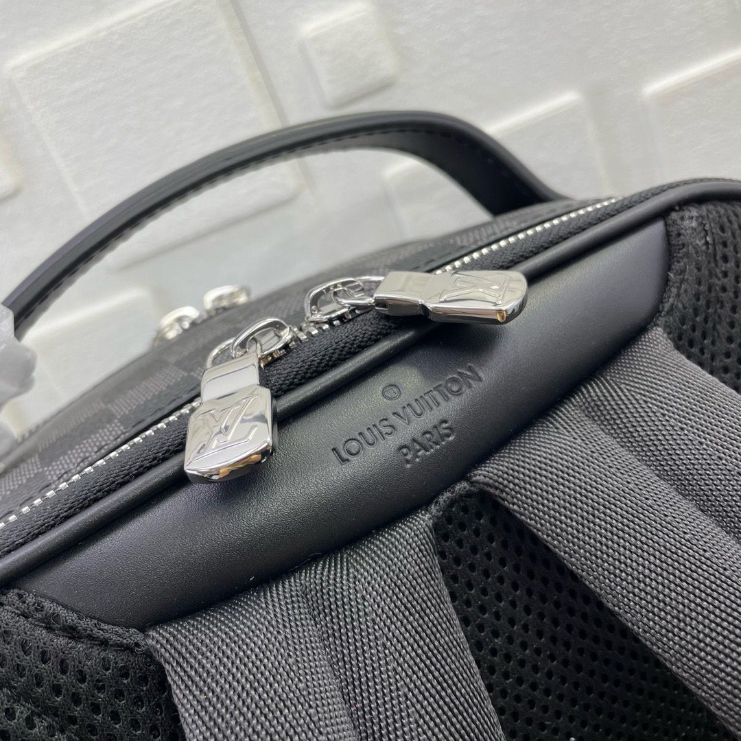 Mochila Padrão Xadrez Cinza Grafite