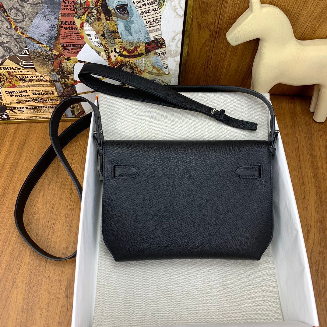 Bolsa Satchel Couro Preto Fechamento Frontal 25cm