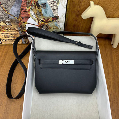 Bolsa Satchel Couro Preto Fechamento Frontal 25cm