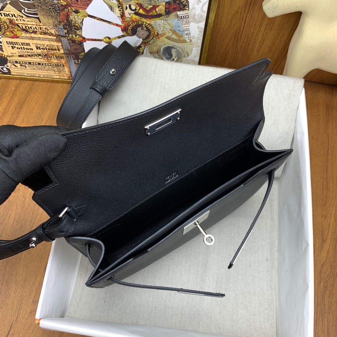 Bolsa Satchel Couro Preto Fechamento Frontal 25cm