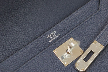 Bolsa Estruturada Couro Azul Marinho com Fecho Frontal 25cm