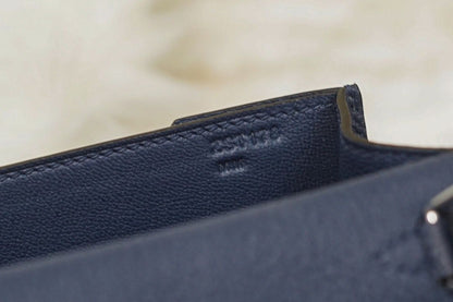 Bolsa Estruturada Couro Azul Marinho com Fecho Frontal 25cm