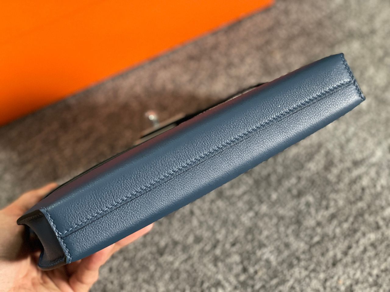 Bolsa Satchel Couro Azul Alça Superior Estruturada 25cm
