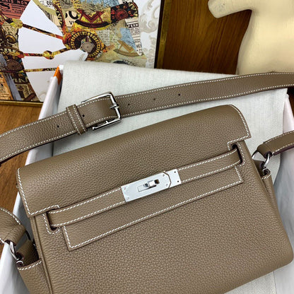 Bolsa Messenger Couro Estruturada Tamanho Pequeno