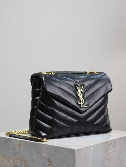 Bolsa Shoulder Couro Preto Corrente Dourada