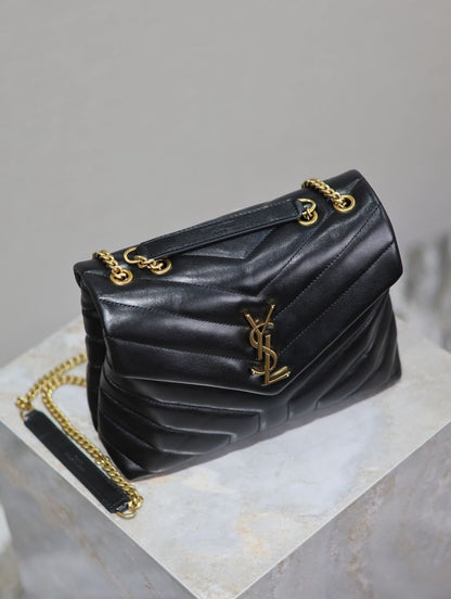 Bolsa Shoulder Couro Preto Corrente Dourada