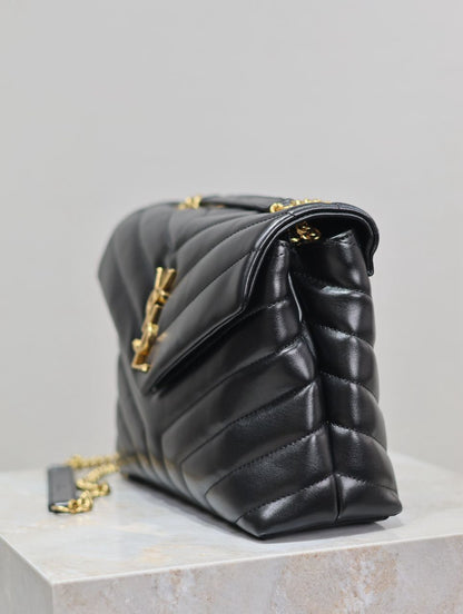 Bolsa Shoulder Couro Preto Corrente Dourada