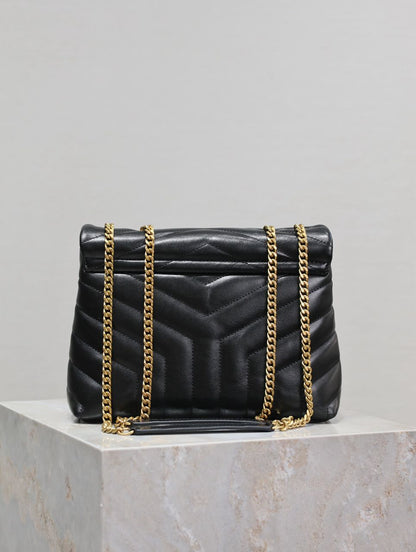 Bolsa Shoulder Couro Preto Corrente Dourada
