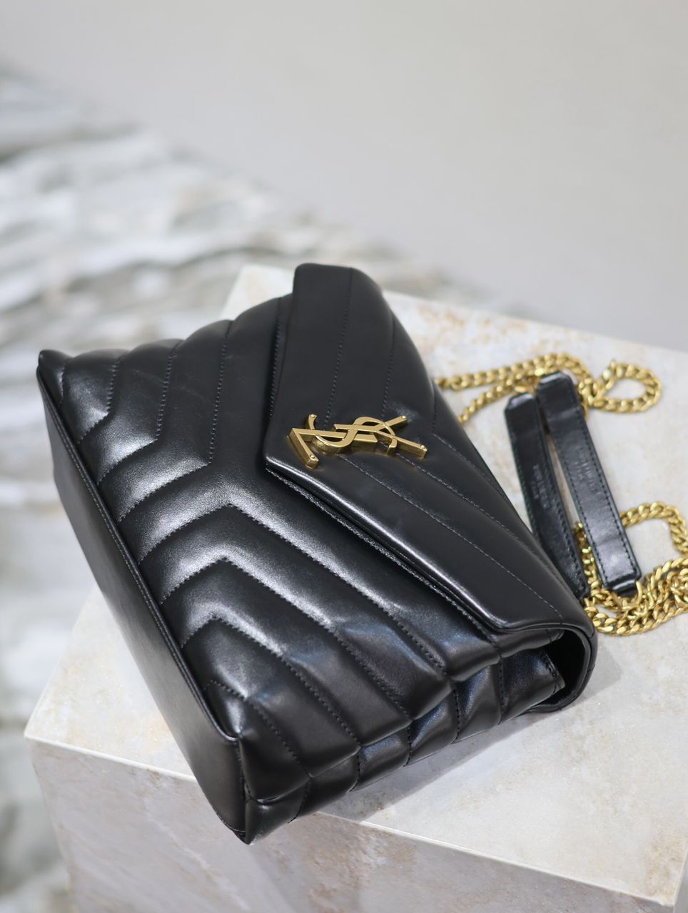 Bolsa Shoulder Couro Preto Corrente Dourada