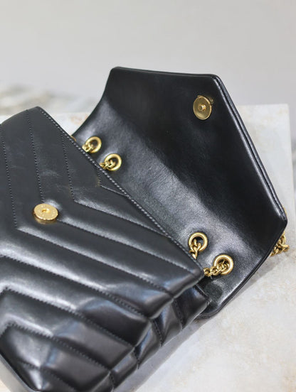 Bolsa Shoulder Couro Preto Corrente Dourada