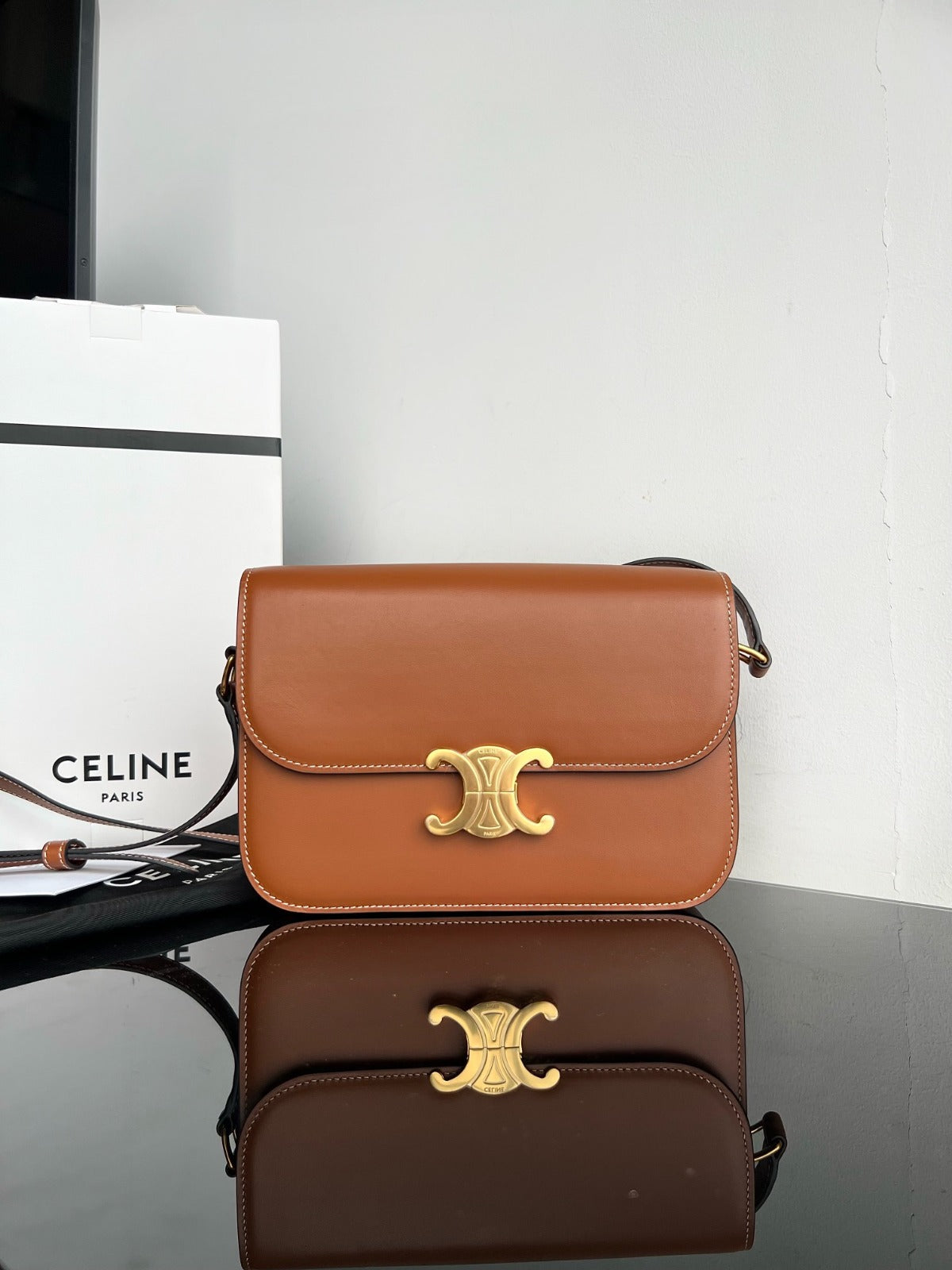 Bolsa Satchel Couro Marrom Detalhe Frontal Metálico