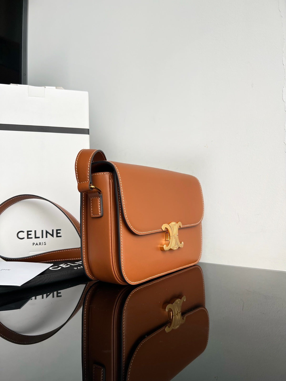 Bolsa Satchel Couro Marrom Detalhe Frontal Metálico