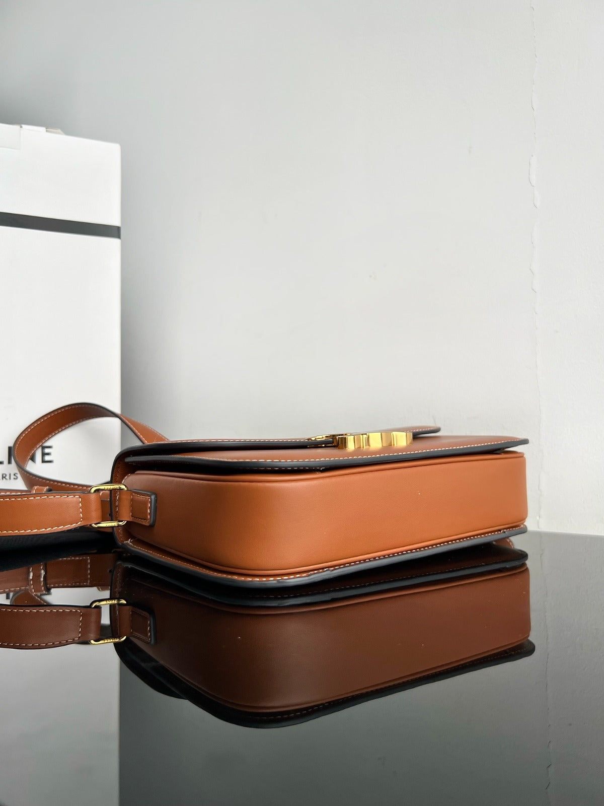 Bolsa Satchel Couro Marrom Detalhe Frontal Metálico