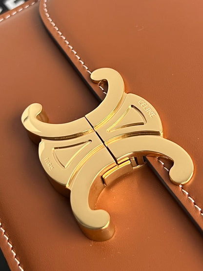 Bolsa Satchel Couro Marrom Detalhe Frontal Metálico