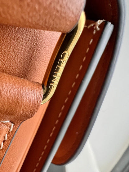 Bolsa Satchel Couro Marrom Detalhe Frontal Metálico