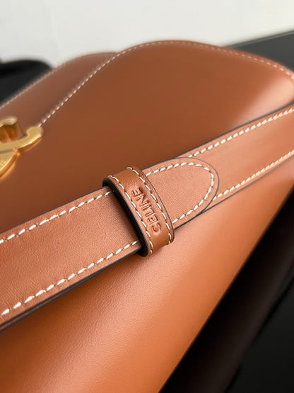 Bolsa Satchel Couro Marrom Detalhe Frontal Metálico