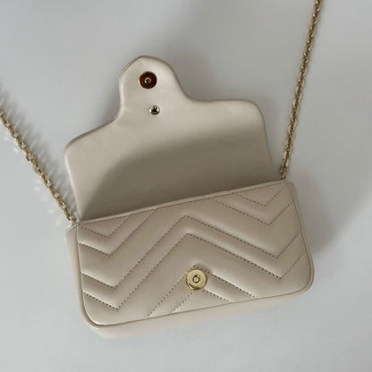 Bolsa Mini Couro Branco Letras Entrelaçadas