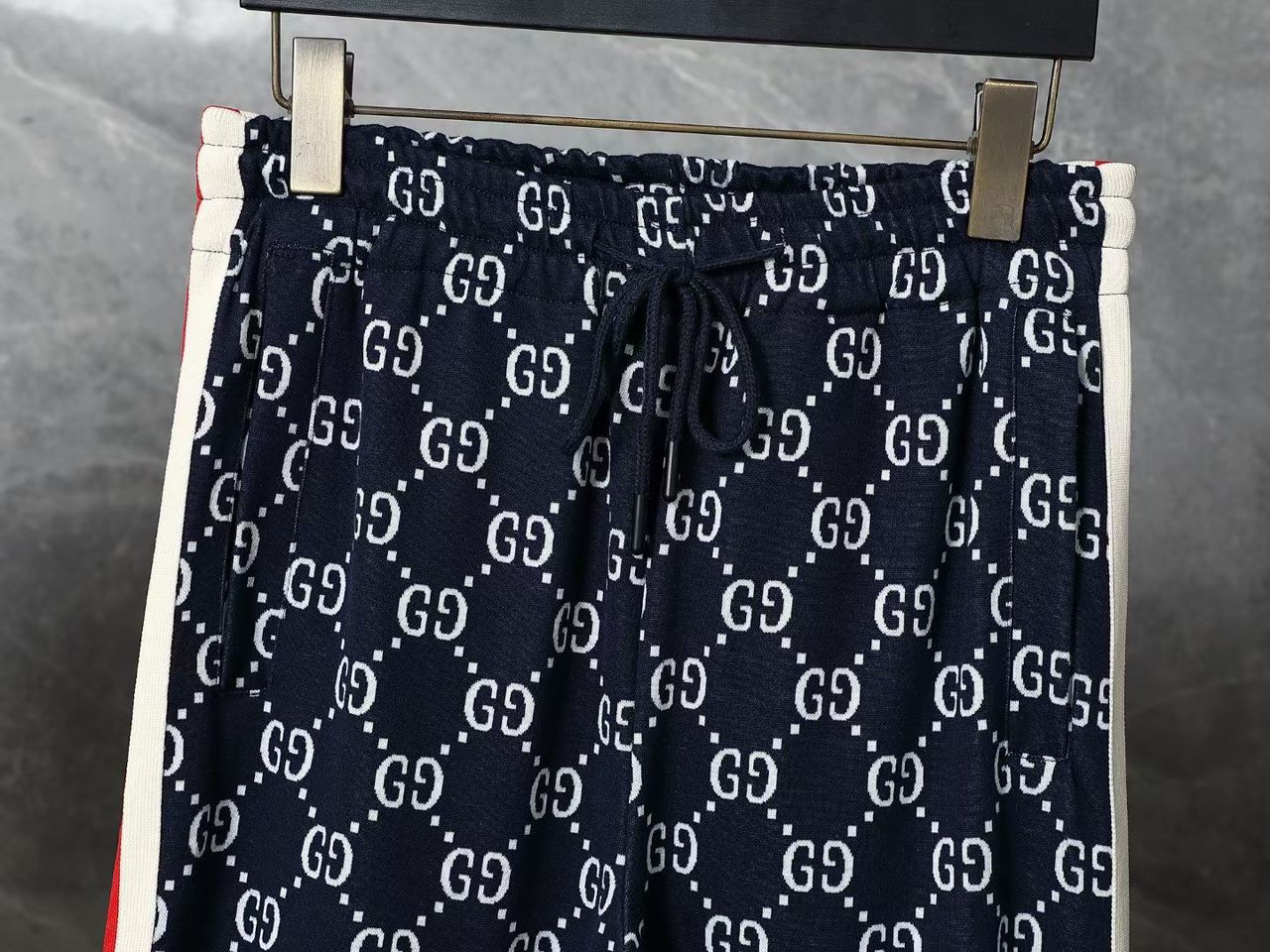 Moletom Jacquard Padrão Monograma Geométrico