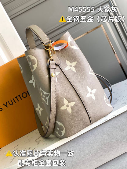 Bolsa Satchel Couro Cinza Claro Alças Ajustáveis