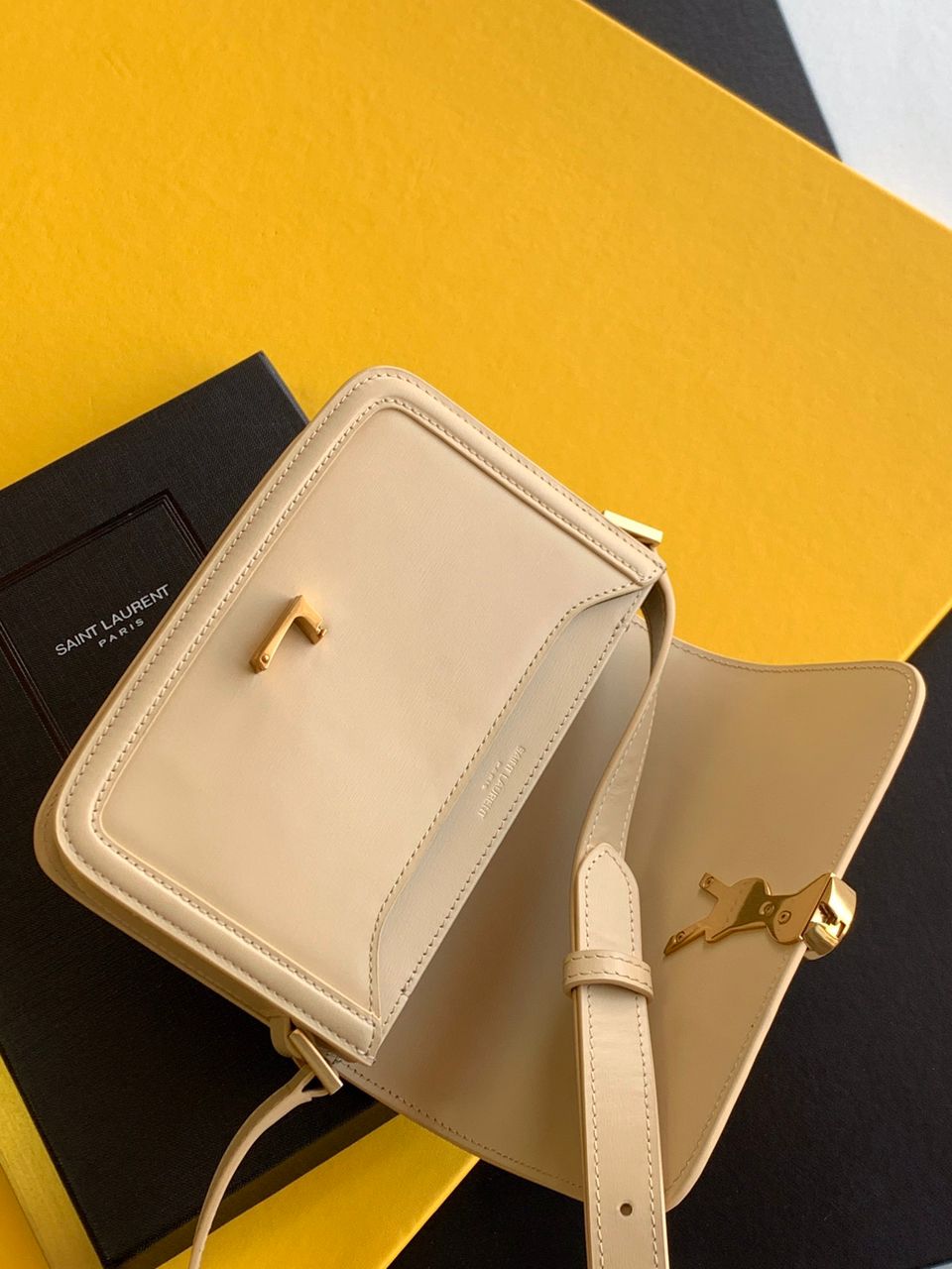 Bolsa Satchel Couro Bege Alça Ajustável