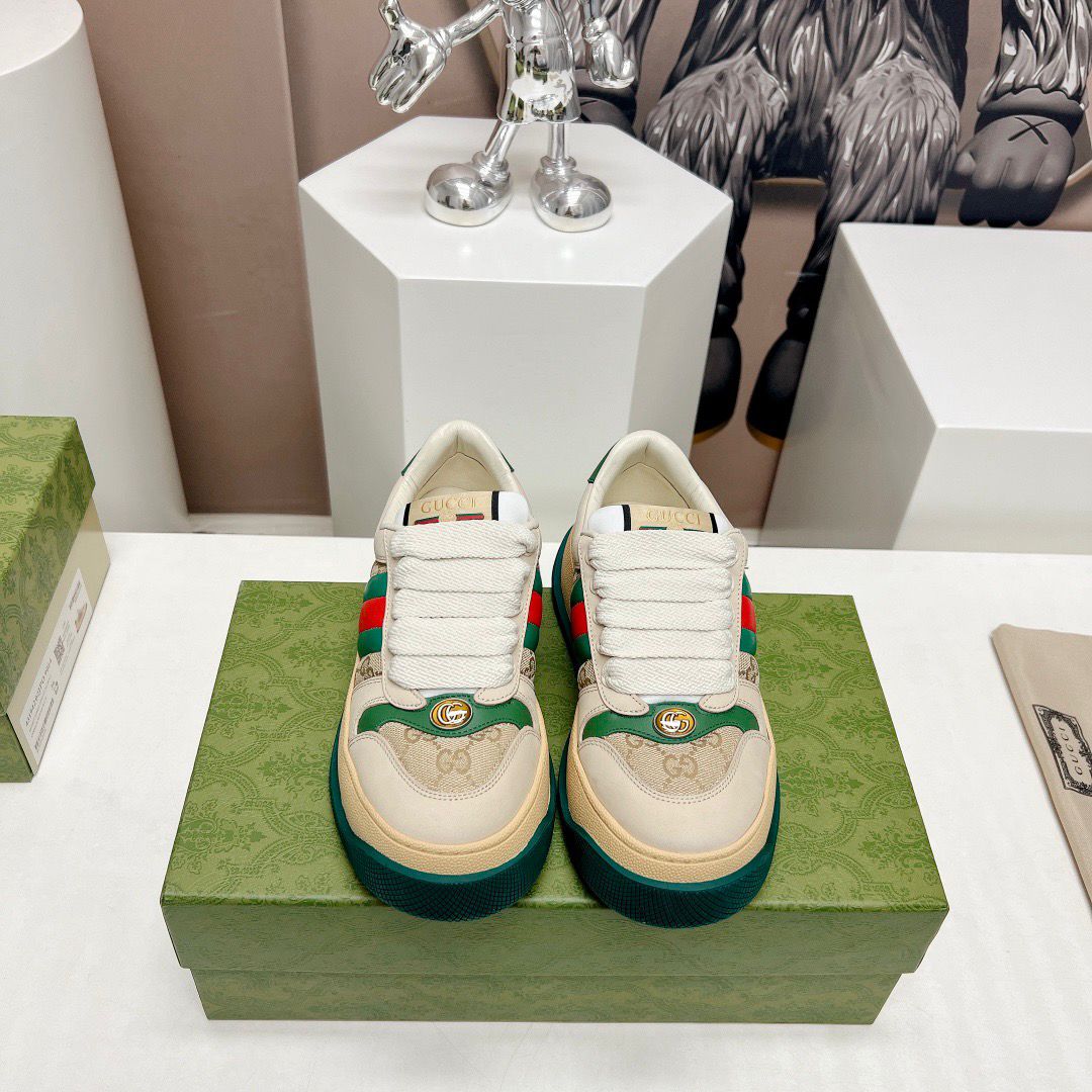 Tênis Couro Letras Entrelaçadas