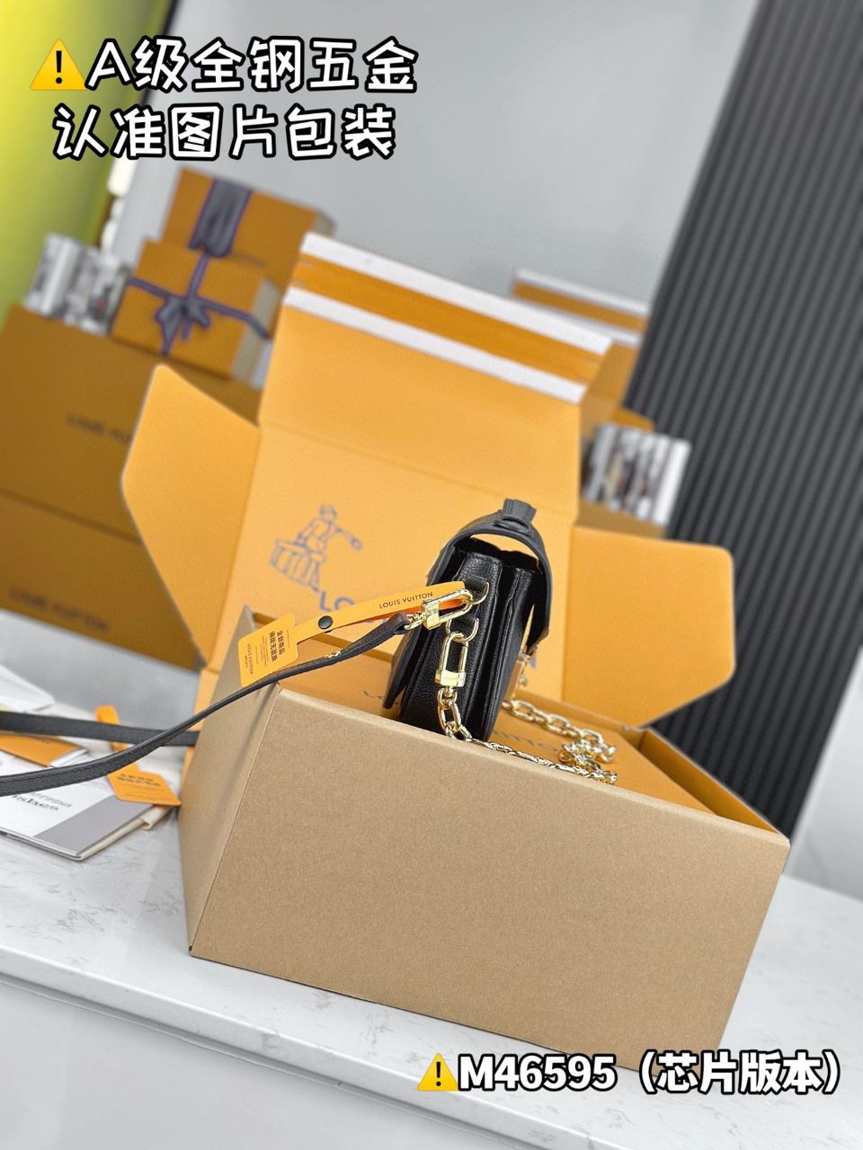 Bolsa Pequena Couro Padrão Monograma Geométrico Preto