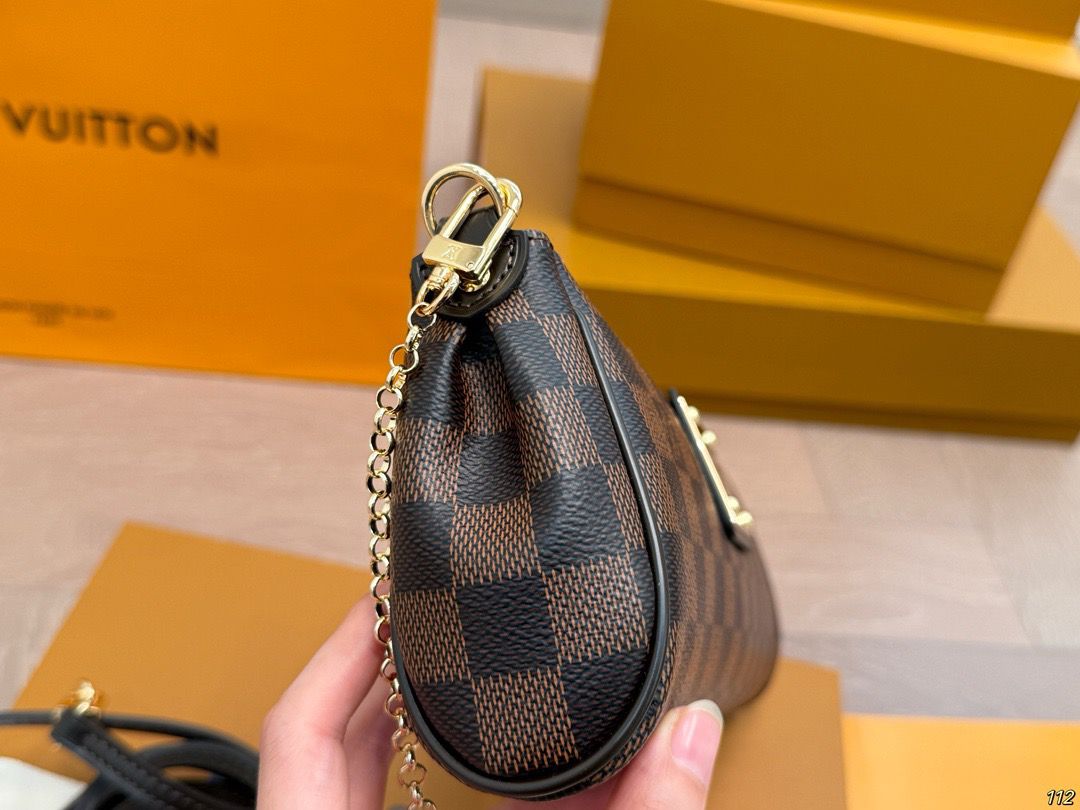 Bolsa Clutch Couro Padrão Quadriculado Marrom