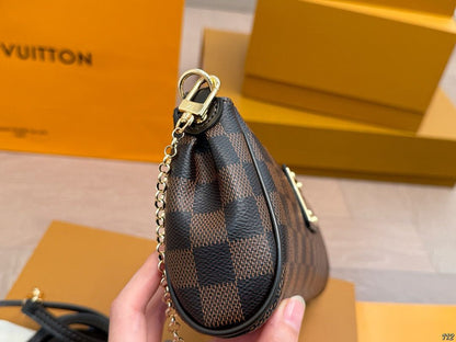 Bolsa Clutch Couro Padrão Quadriculado Marrom