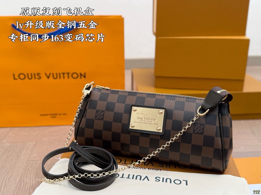 Bolsa Clutch Couro Padrão Quadriculado Marrom