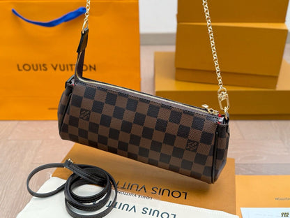 Bolsa Clutch Couro Padrão Quadriculado Marrom