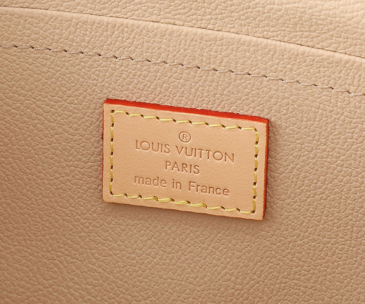 Necessaire Couro Padrão Monograma Geométrico Marrom