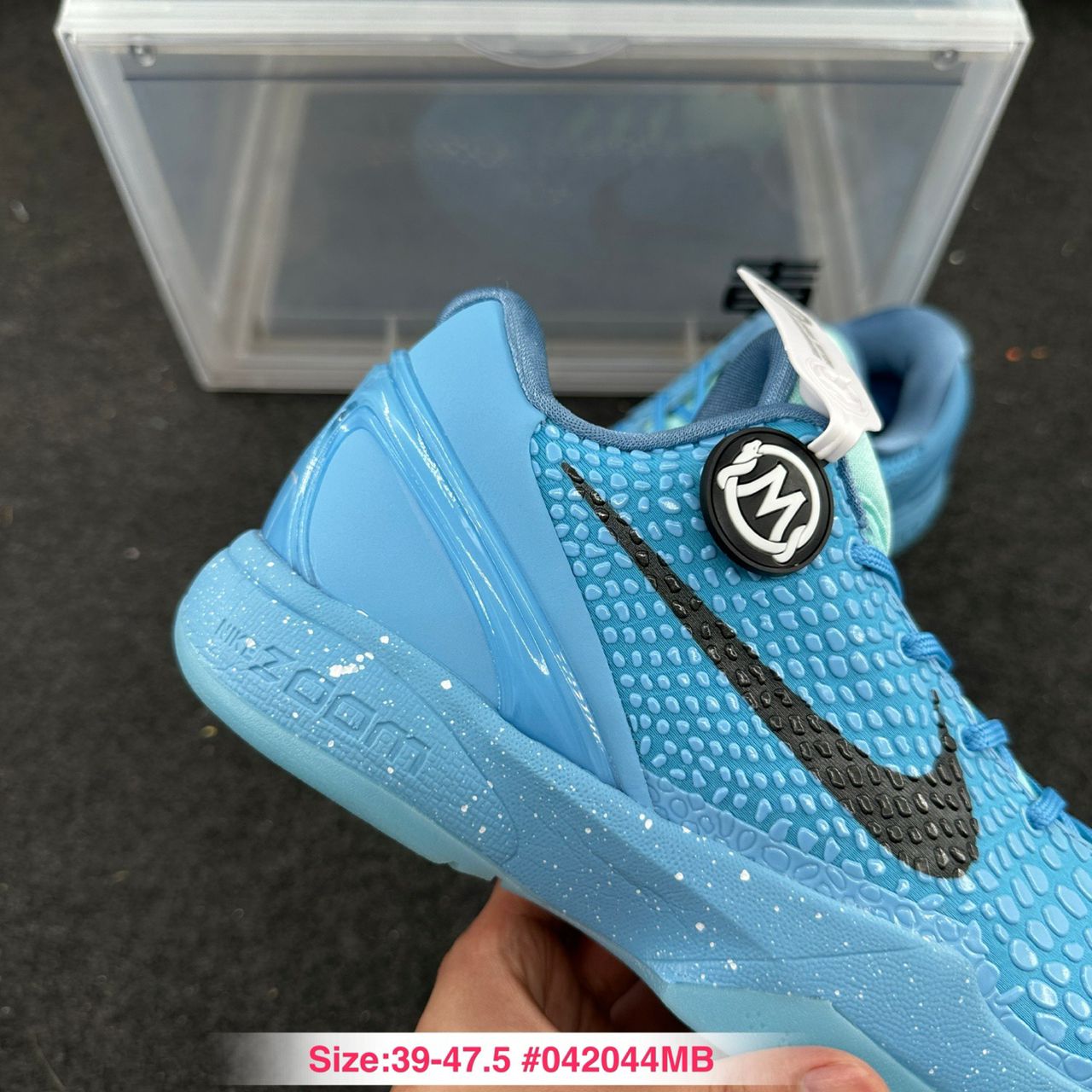 Tênis Cano Alto Basquete Azul Gelo Detalhes Neon