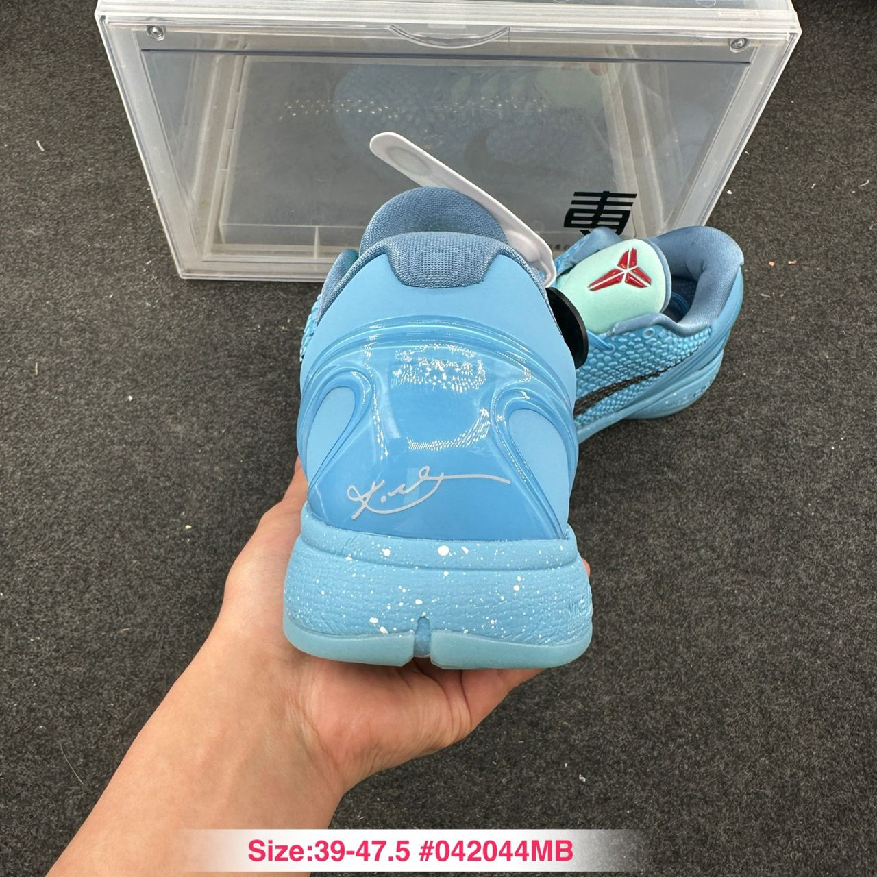 Tênis Cano Alto Basquete Azul Gelo Detalhes Neon