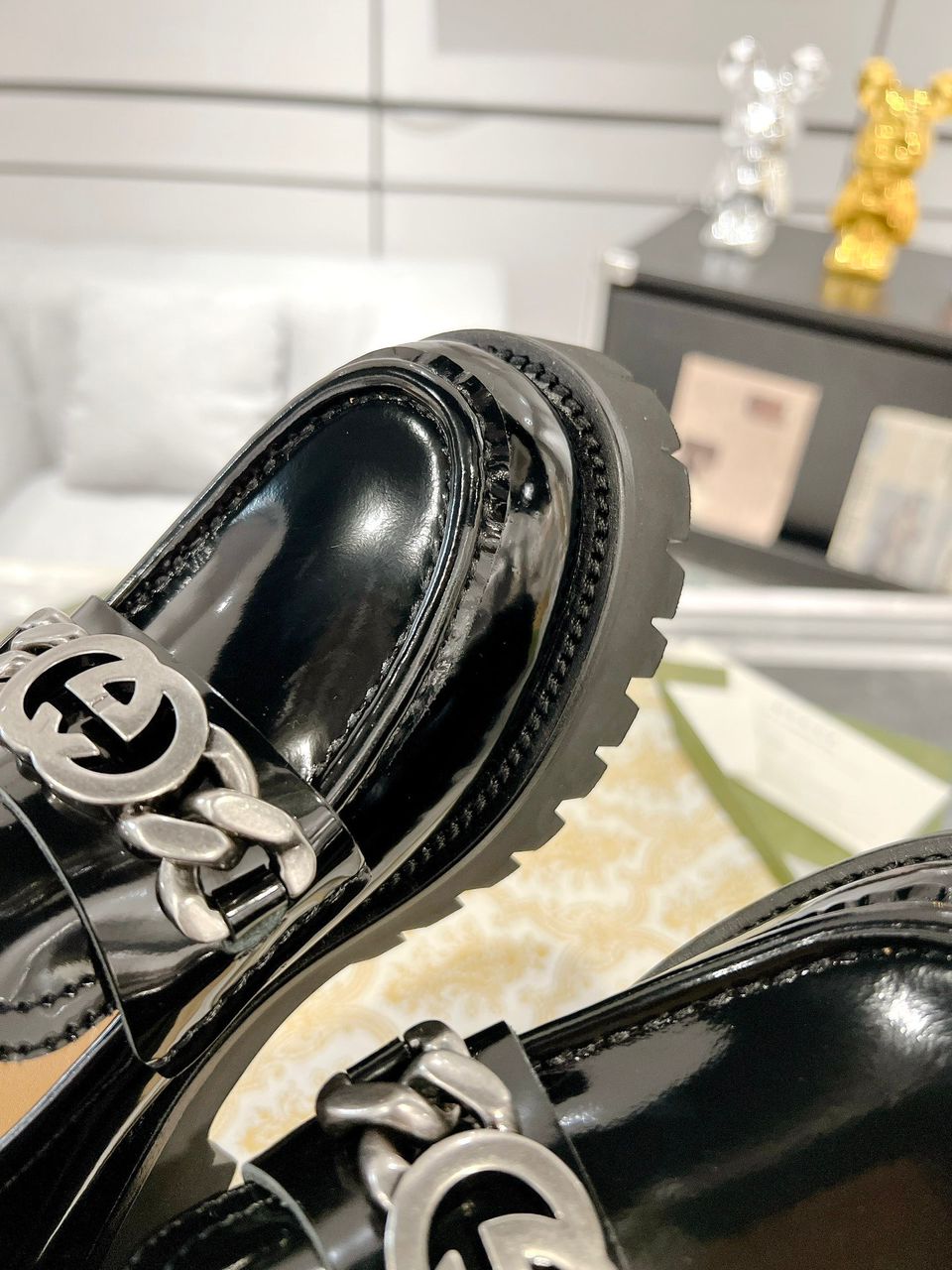 Mocassim Couro Preto Letras Entrelaçadas