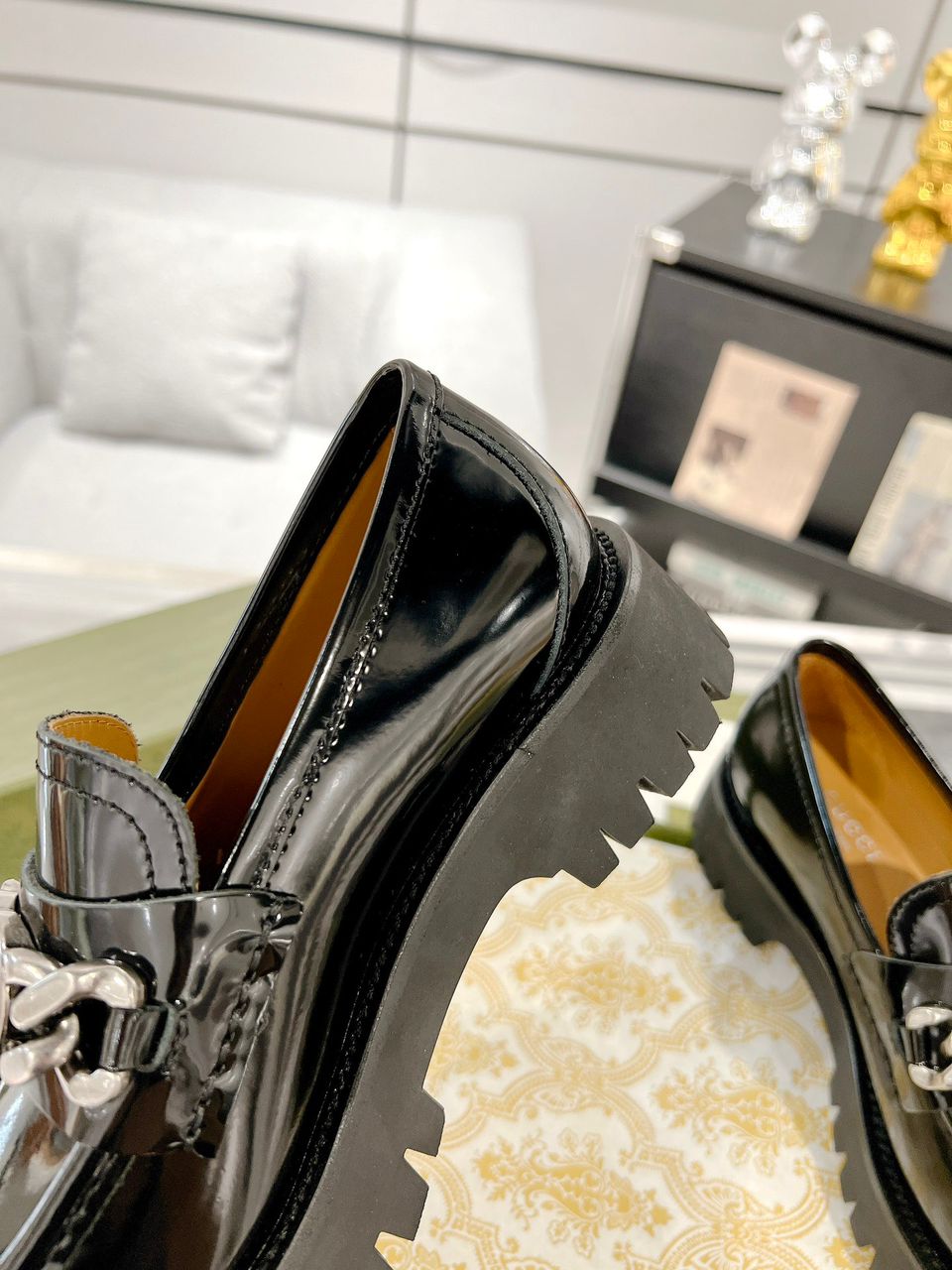 Mocassim Couro Preto Letras Entrelaçadas