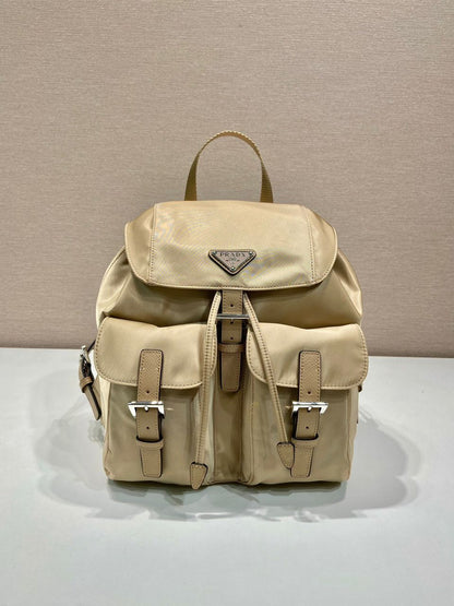 Mochila Nylon Bege com Placa Triangular